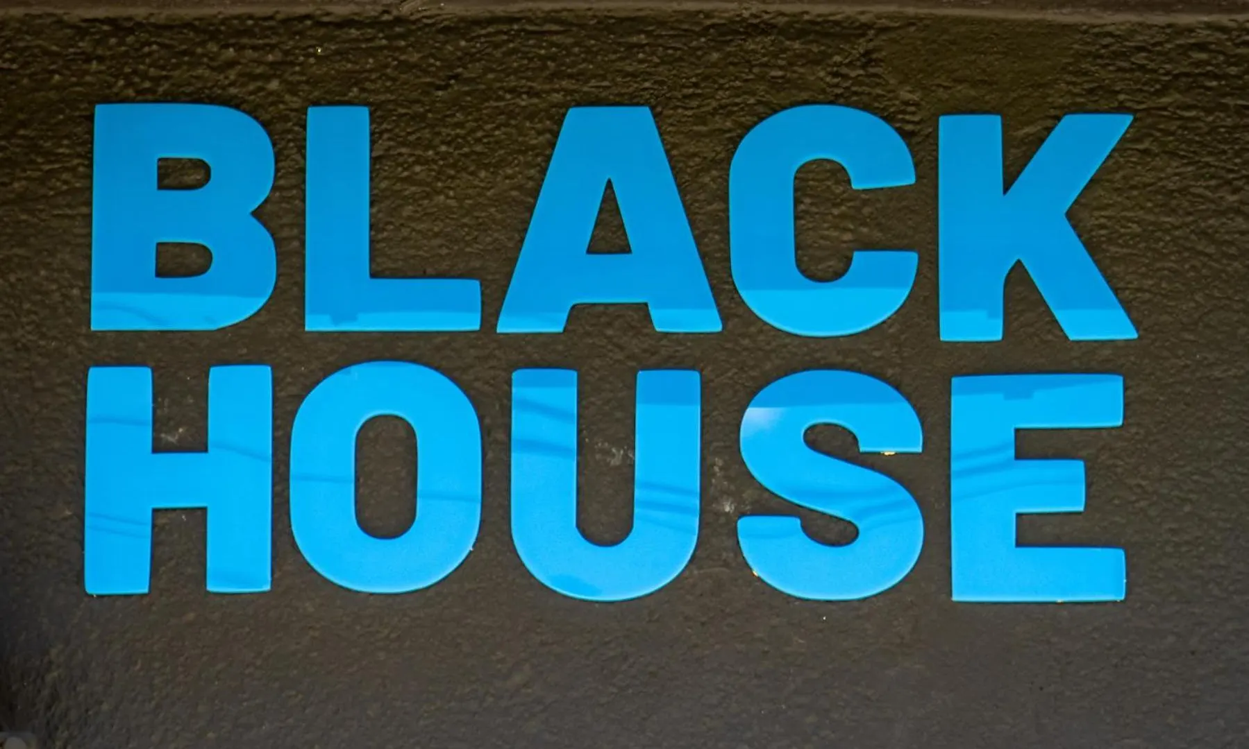 Black House Sorprendente Casa Estilo Industrial Olot 0*,  España