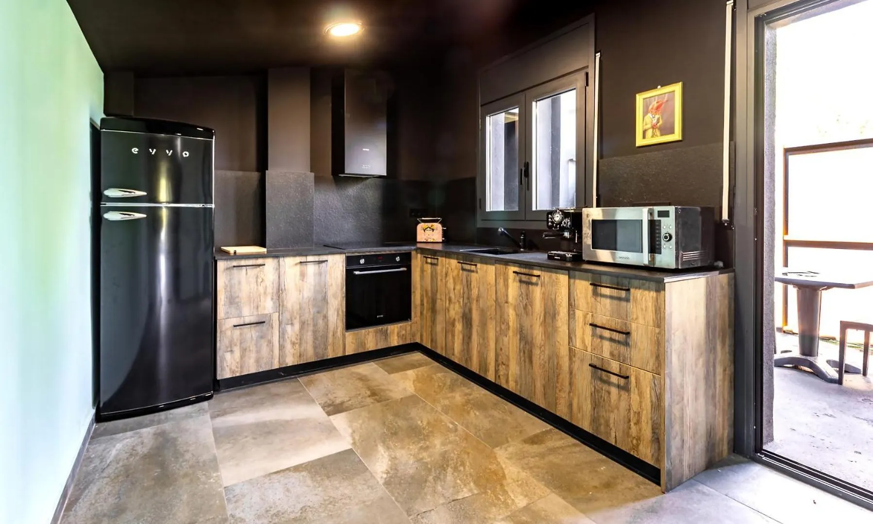 Black House Sorprendente Casa Estilo Industrial Olot Сasa de vacaciones