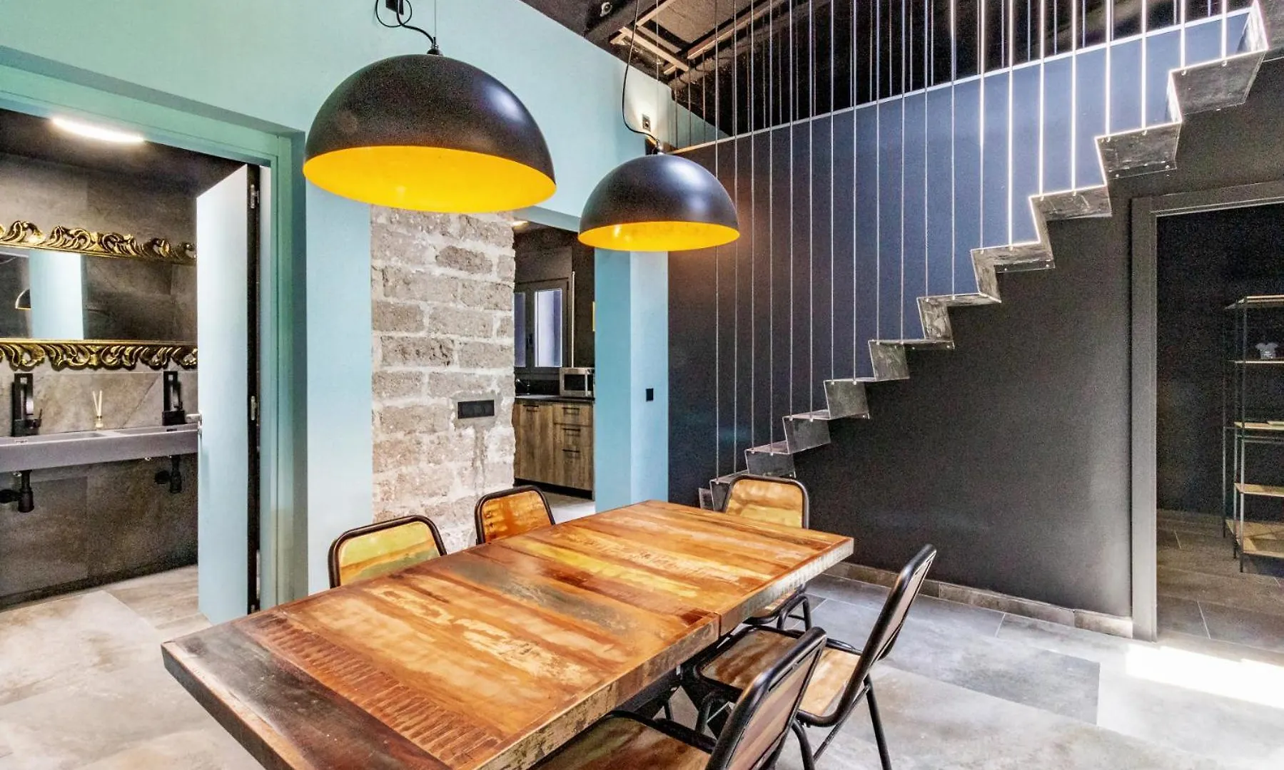 Black House Sorprendente Casa Estilo Industrial Olot