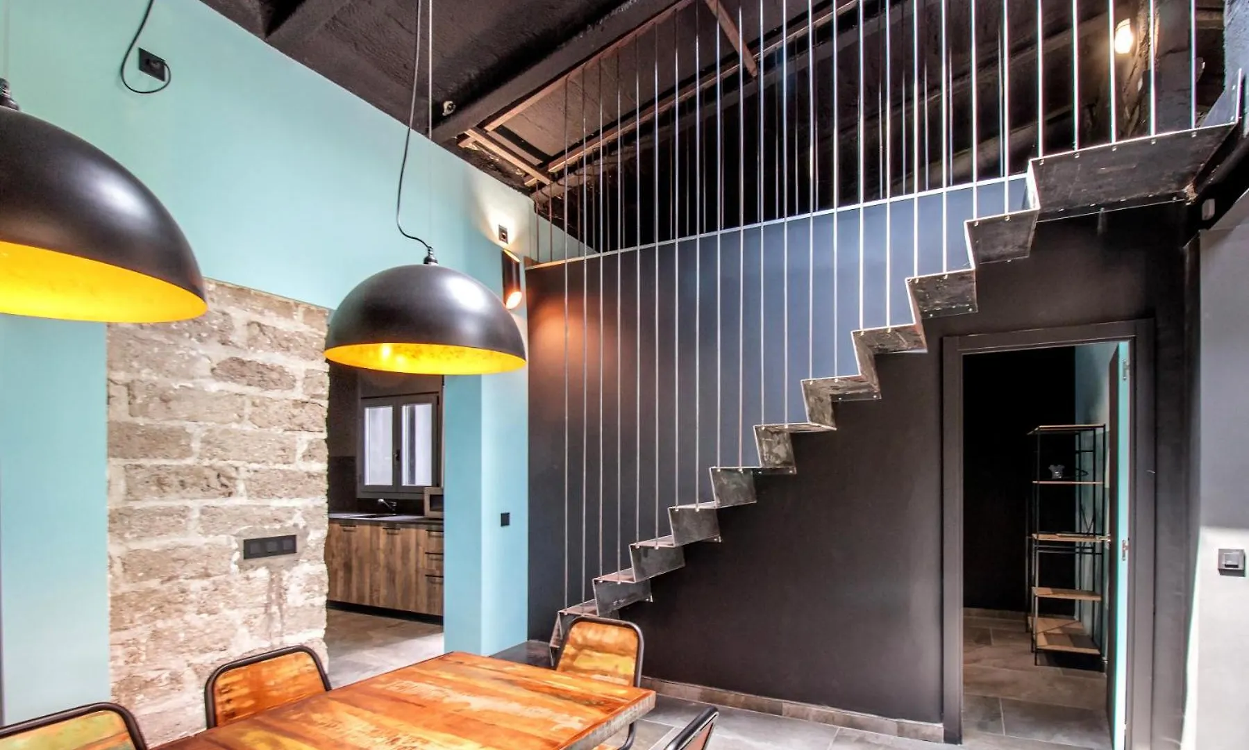 Black House Sorprendente Casa Estilo Industrial Olot Сasa de vacaciones